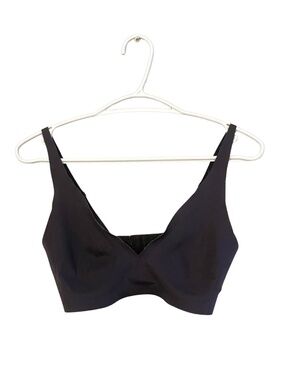 4/$20➡️ Joe Fresh Black Seamless V-Neck Bralette – Size Medium GUC *Flaw